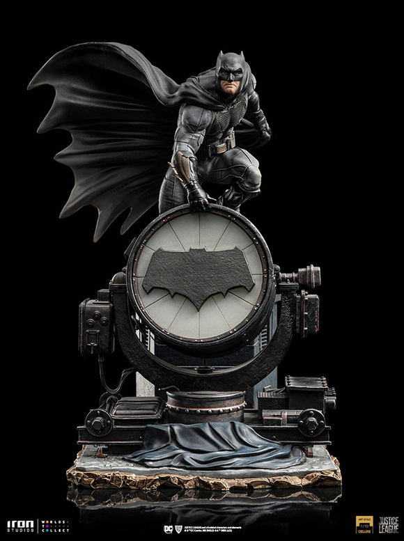 Iron Studios - Batman on Batsignal Deluxe (ZSJL) 1:10 Scale